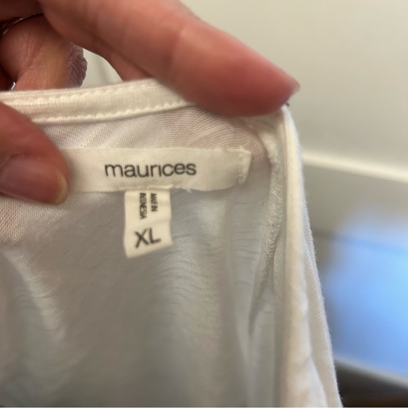 White floral sleeveless top - Picture 4 of 4